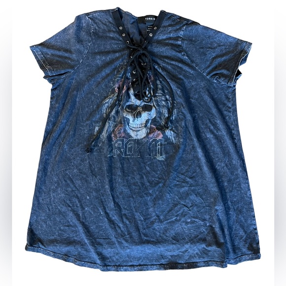 TORRID 0 Lace Up Tee Size L / 12 Skull Roses Born To Roam V Neck Moto Rock $43 - Picture 6 of 13